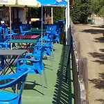 Mobil Confortable Avec Terrasse Pour 5 Personnes - Api-1-52-1161 *