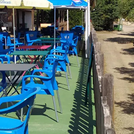 Mobil Confortable Avec Terrasse Pour 5 Personnes - Api-1-52-1161 *